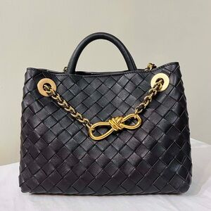 Bottega Veneta Andiamo Small in black Color with Gold Chain